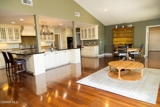 Building Photo - 385 Somerset Cir