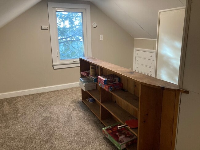 Building Photo - 3-Bedroom, 1-Bathroom - Woodland Home