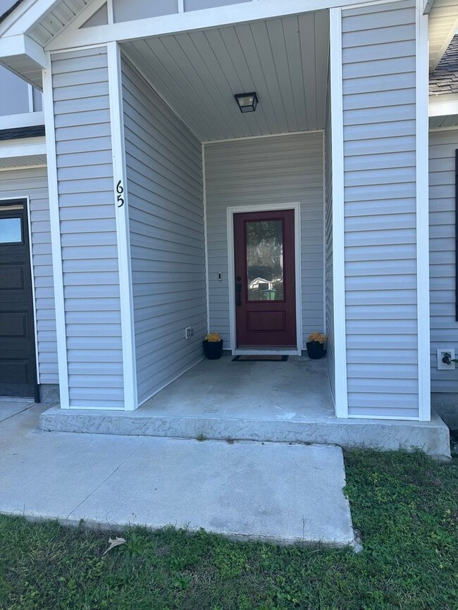 Building Photo - 3 Bedroom with extra Office Space AVAILABL...