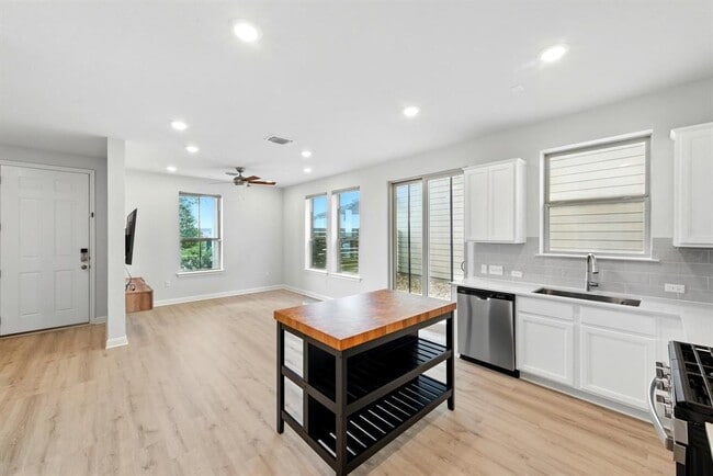 Building Photo - 7503 Lauper Dr