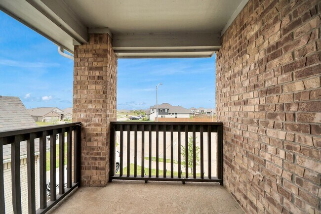 Building Photo - 208 Salange Ln