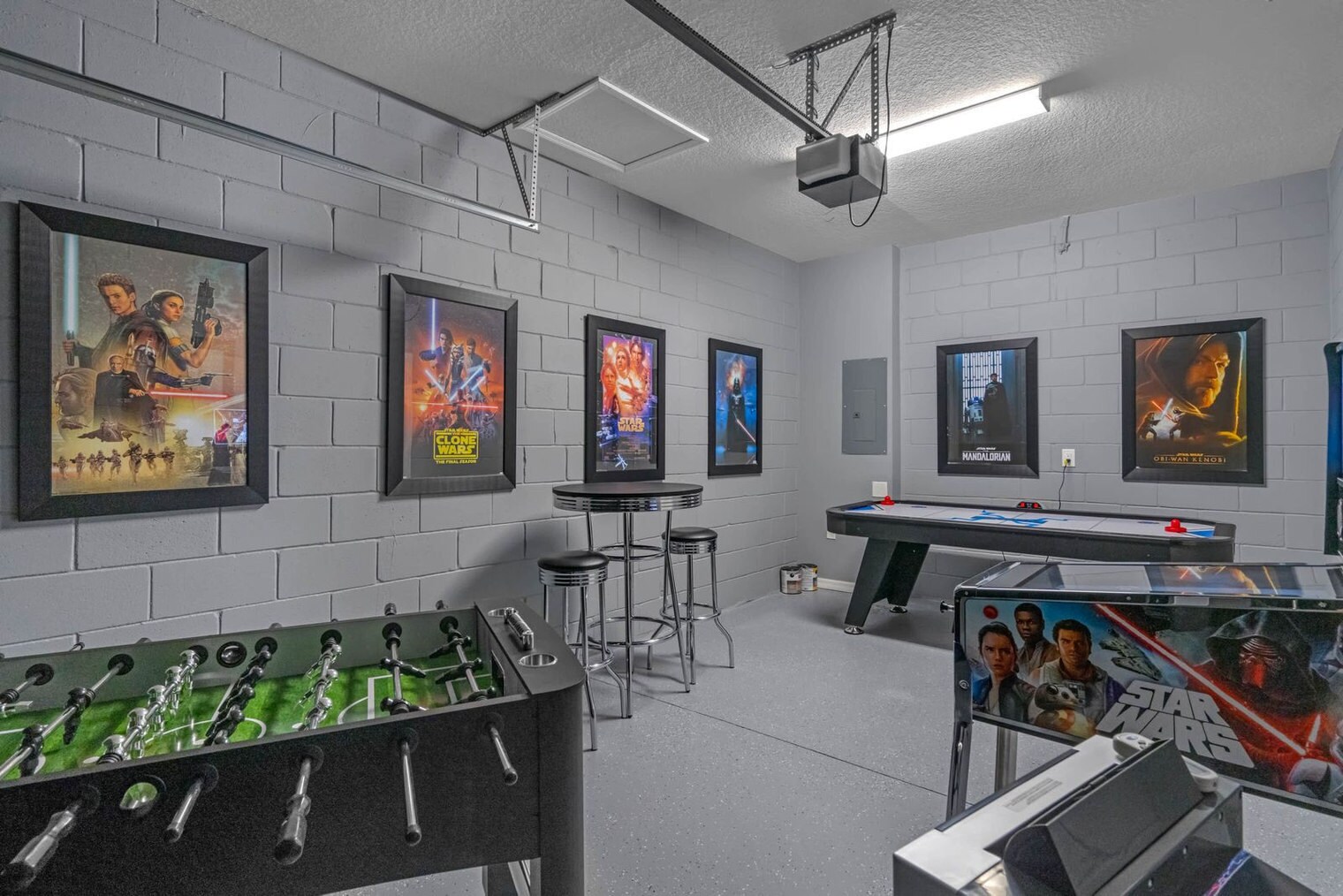 Building Photo - 9037 Rhodes St