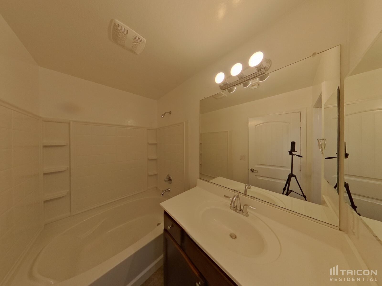 Building Photo - 10336 W Devonshire Ave