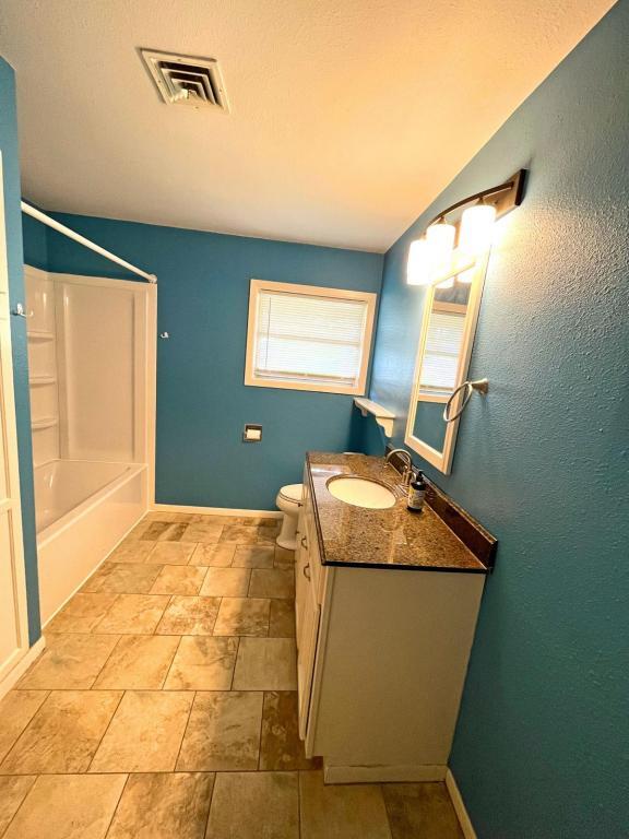 Building Photo - 701 Gardenia Ln