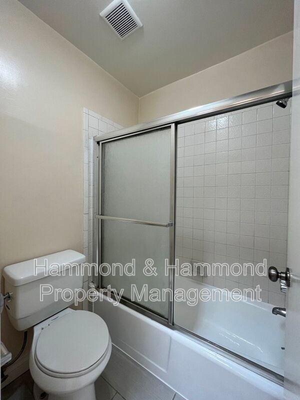 Building Photo - 15344 Weddington St