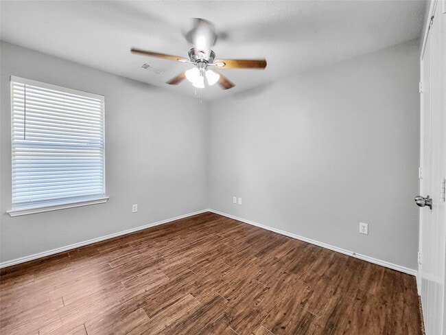 Building Photo - 5439 Aloe Ave