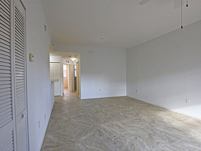 Building Photo - Bellamar 15385-411
