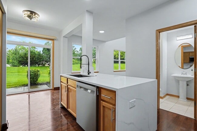 Building Photo - 937 Emerald Dr