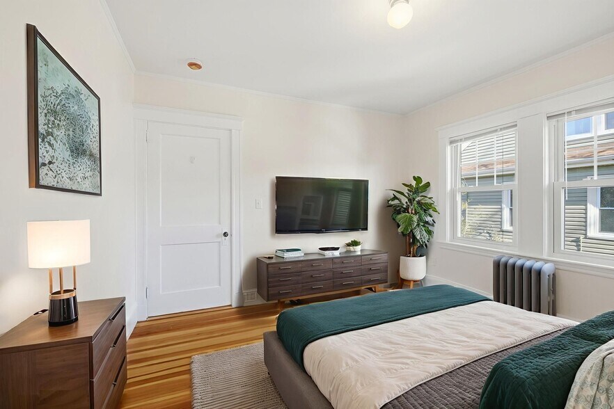 Building Photo - 44 Irving St