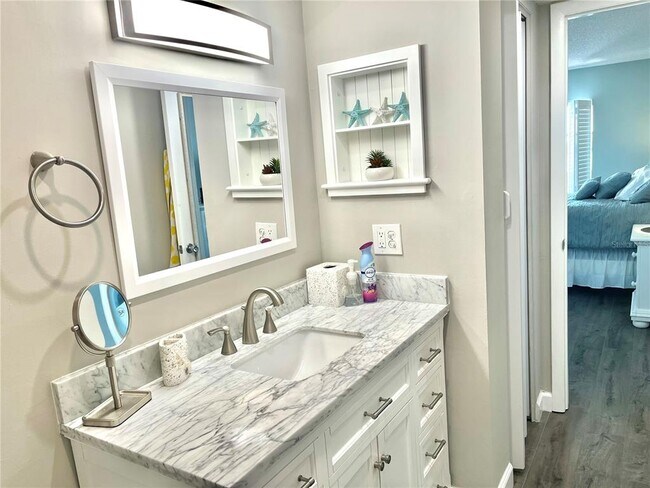 Building Photo - 4550 Cove Cir