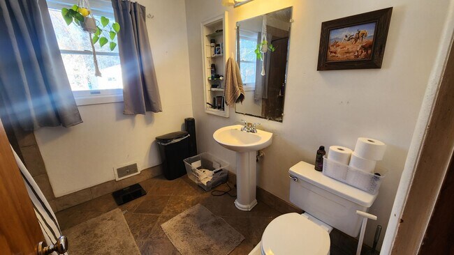 Building Photo - 910 Bungalow Ct