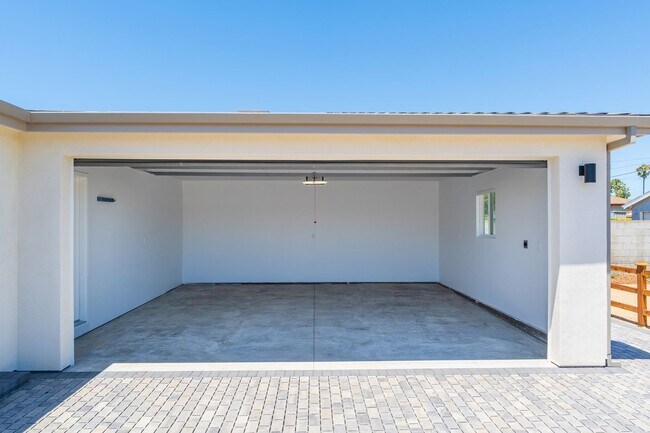 Building Photo - New Torrance Home!