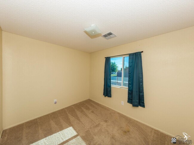 Building Photo - 3825 S Isabel Dr