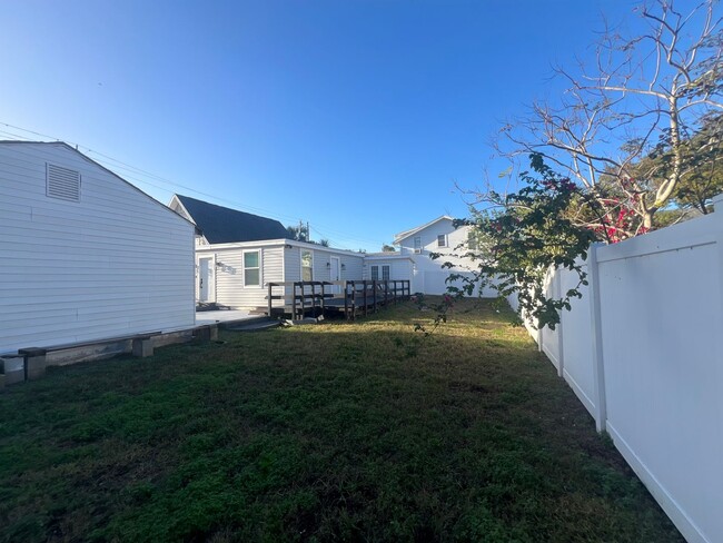 Building Photo - Beautiful Beachside 3 Bed 2 Bath Home Avai...