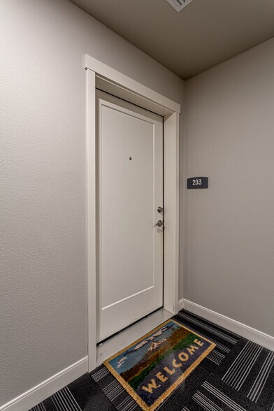 Building Photo - 16323 NW Chadwick Way