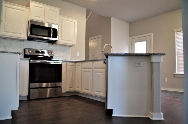 Building Photo - 2405 SW Arbor Rd