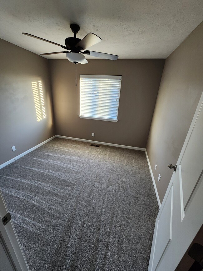 Building Photo - 5716 Hascall St