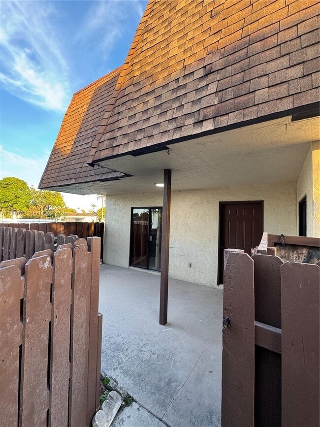 Building Photo - 129 San Remo Blvd