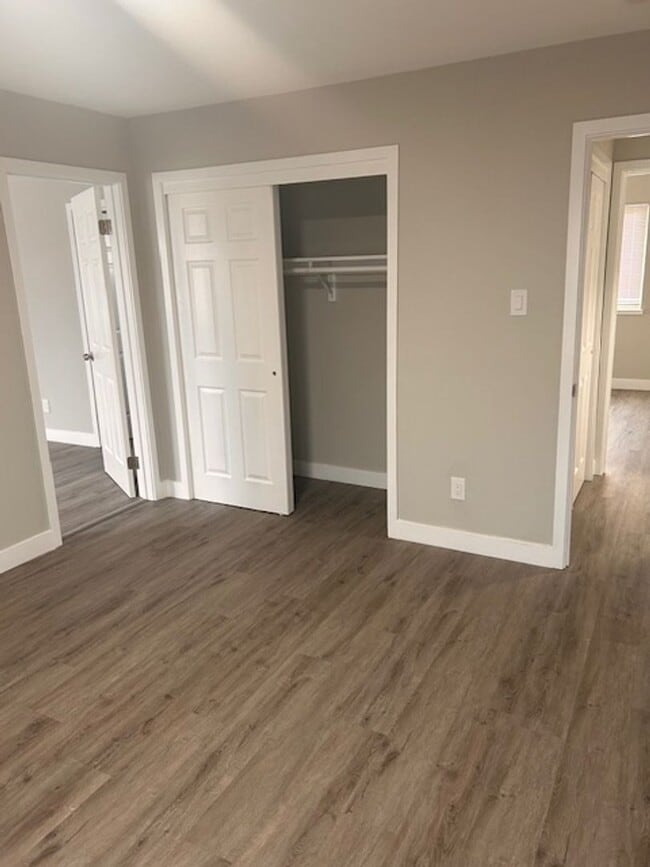 Building Photo - Newly updated 3 Bedroom, 2 Bath Unit