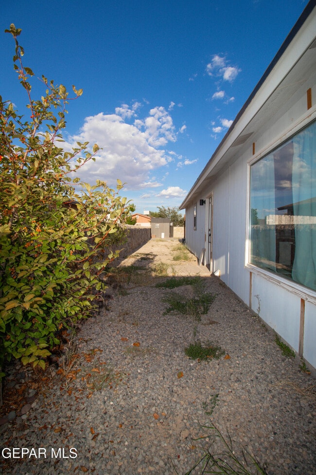 Building Photo - 716 Nazareno St