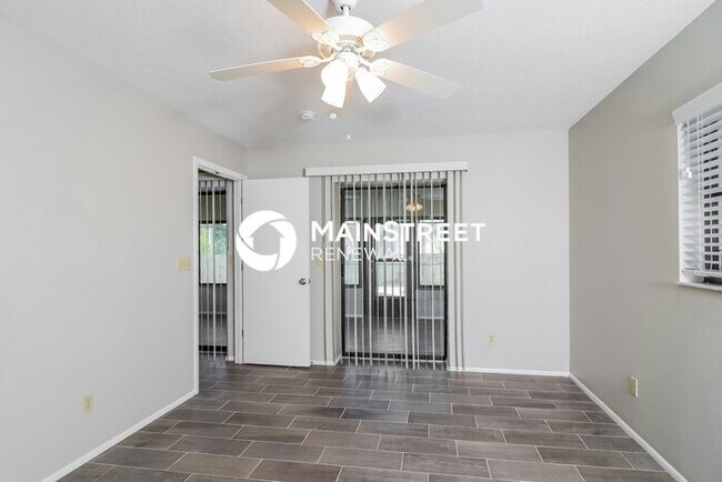 Building Photo - 2 Bedroom Pet-Friendly Home in Venice, FL with Main Street Renewal