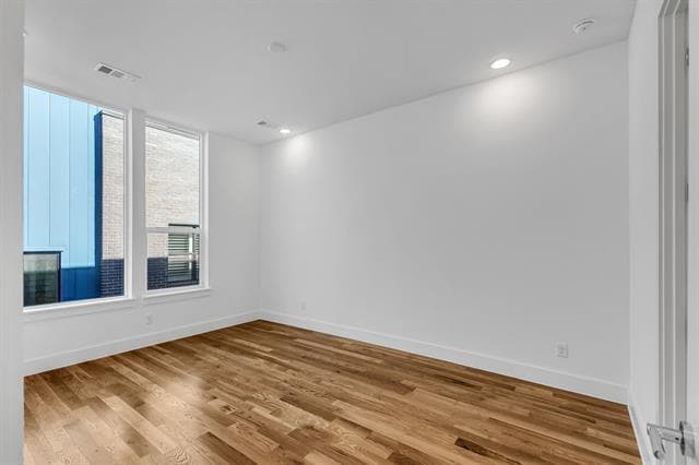 Building Photo - 426 W 9th St