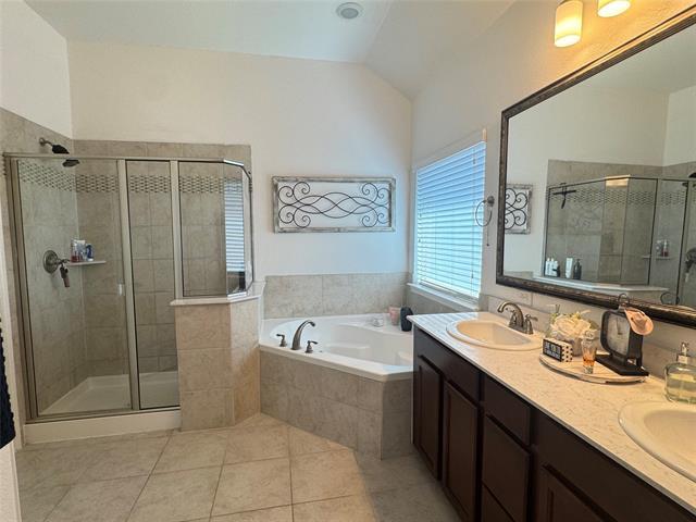 Building Photo - 1020 Lake Sierra Wy