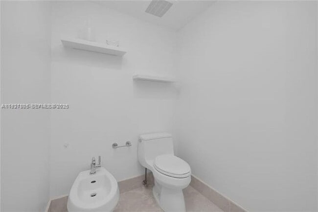 Building Photo - 17001 Collins Ave