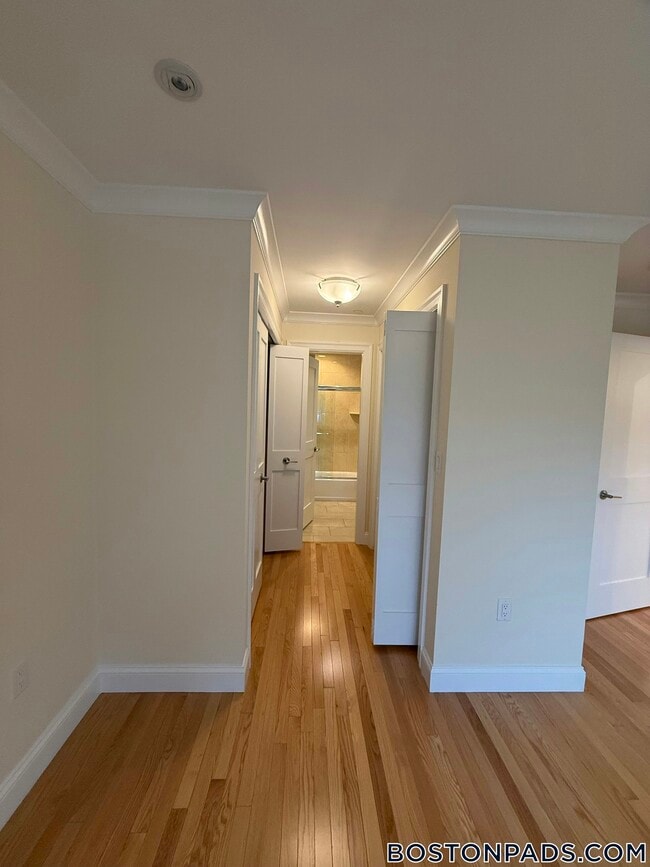 Building Photo - 1443 Beacon St