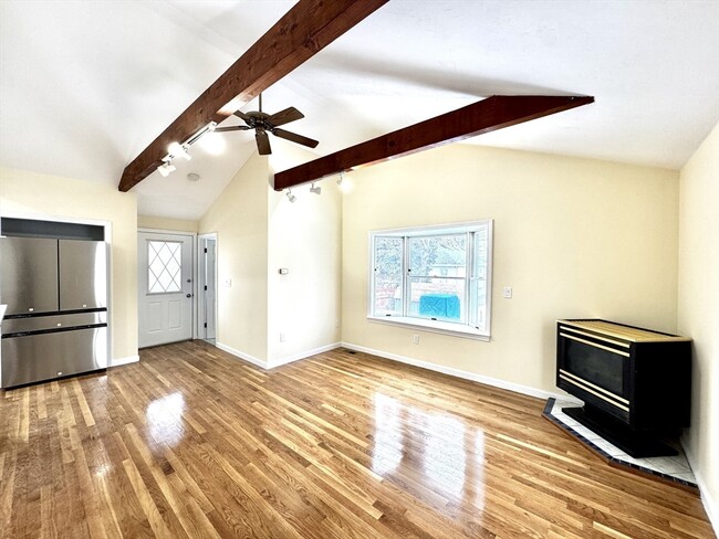 Building Photo - 98 Safford St