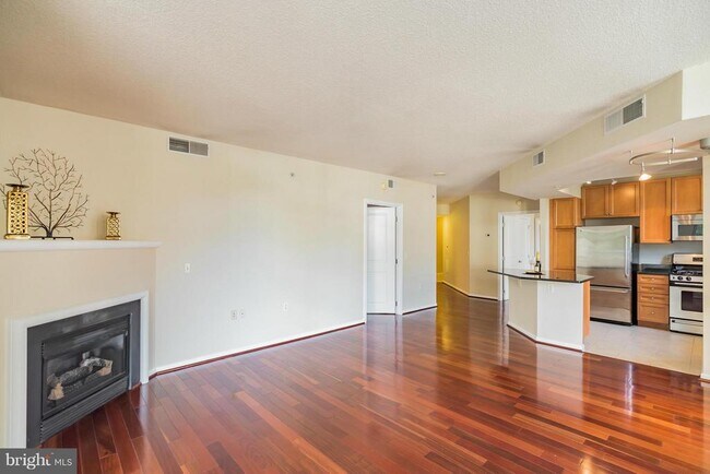 Building Photo - 851 N Glebe Rd