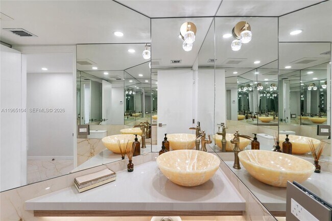 Building Photo - 5757 Collins Ave