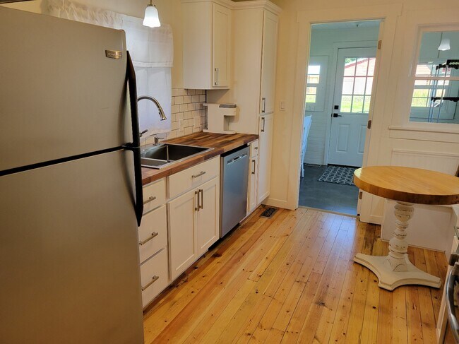 Building Photo - 505 W Spokane Ave