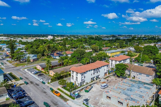 Building Photo - 456 NW 41st St