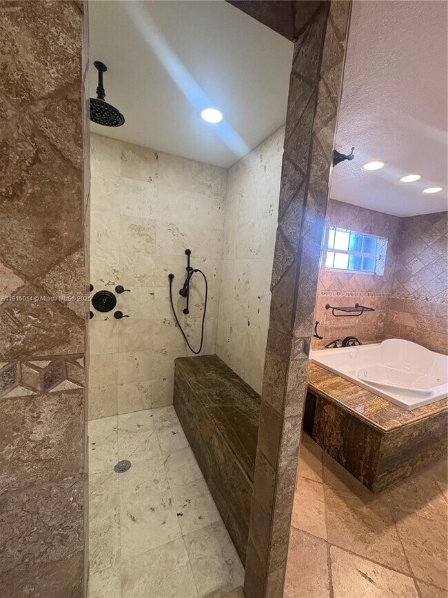 Building Photo - 819 E 26th St