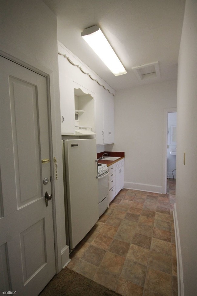 Building Photo - 420 S 6th St