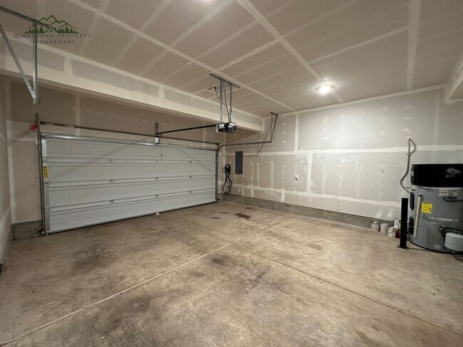 Building Photo - Gorgeous 5-bedroom, 3-bathroom home is desirable Springfield neighborhood