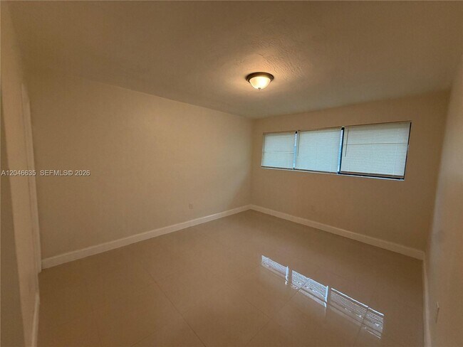 Building Photo - 465 NE 139th St