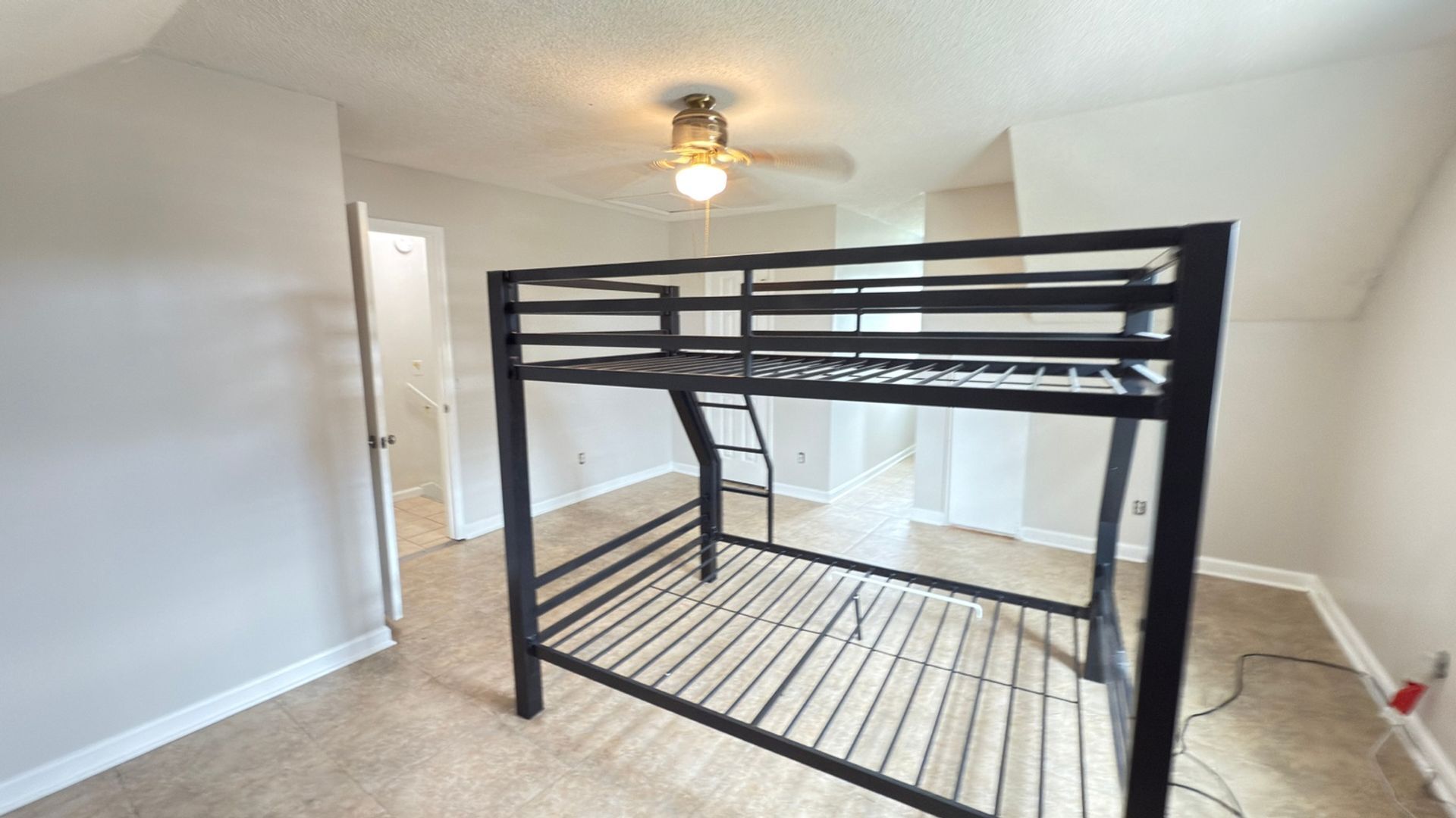 Building Photo - 210 Cuddles Ct