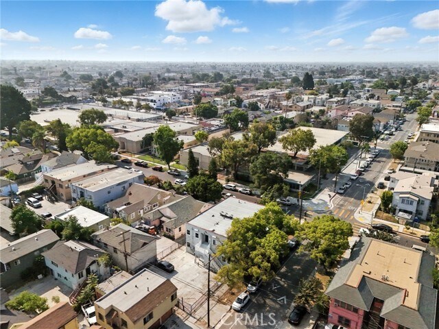 Building Photo - 875 W 41st Dr