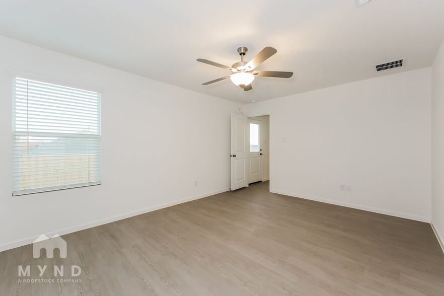 Building Photo - 2741 Ctr Crk Ln