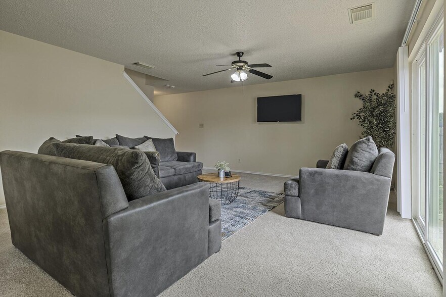 Building Photo - Charming 7-Bedroom Home in a Prime San Antonio Location!
