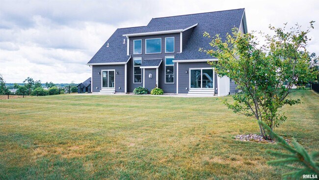 Building Photo - 285 Madison Dr