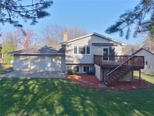 Building Photo - 1701 116th St E