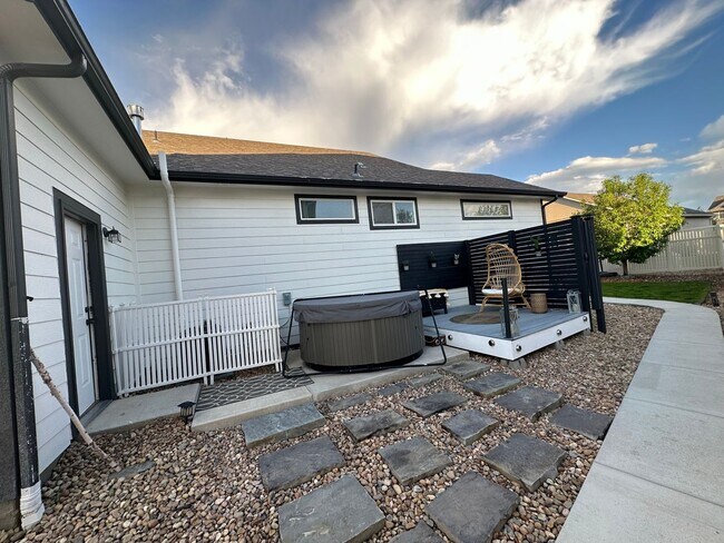 Building Photo - Spacious 3BR House in Firestone