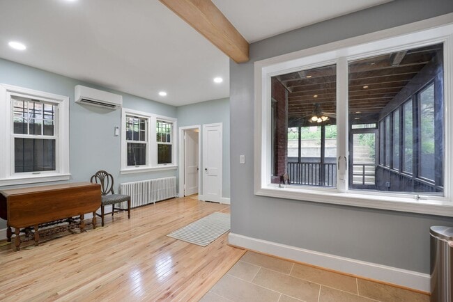 Building Photo - Sapcious Renovated Mt. Pleasant Home with ...