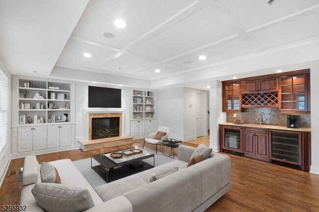Building Photo - 12 Howland Terrace