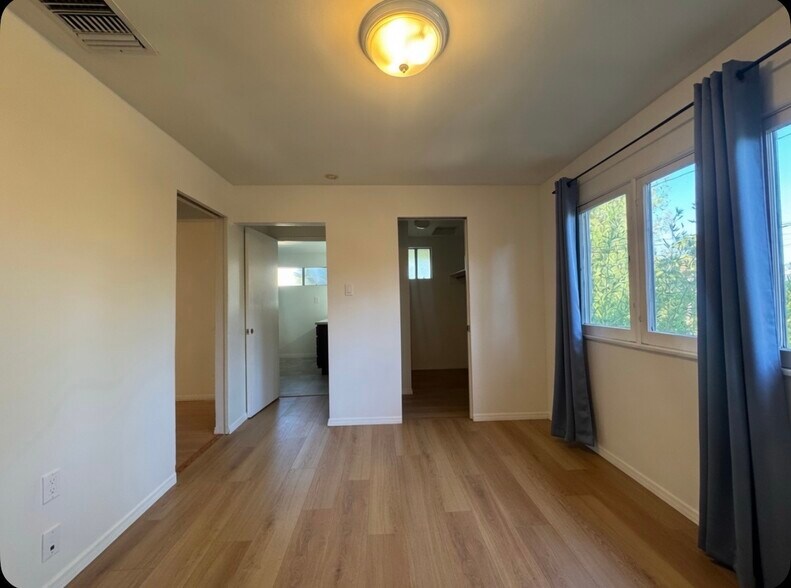Bedroom 2 w/ closet shown - 5033 Campo Rd