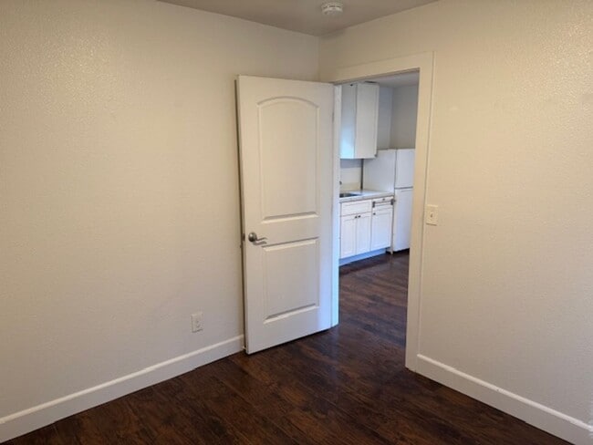 Building Photo - Clem Mora Rentals