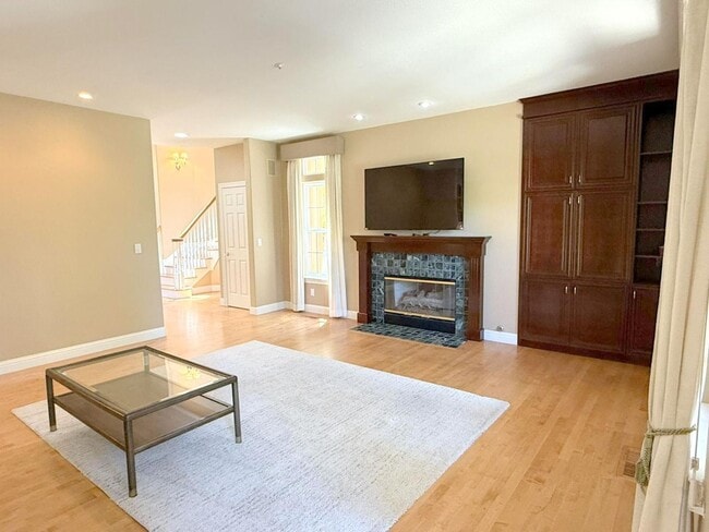 Building Photo - Westside Alamo Custom Estate With Beautifu...